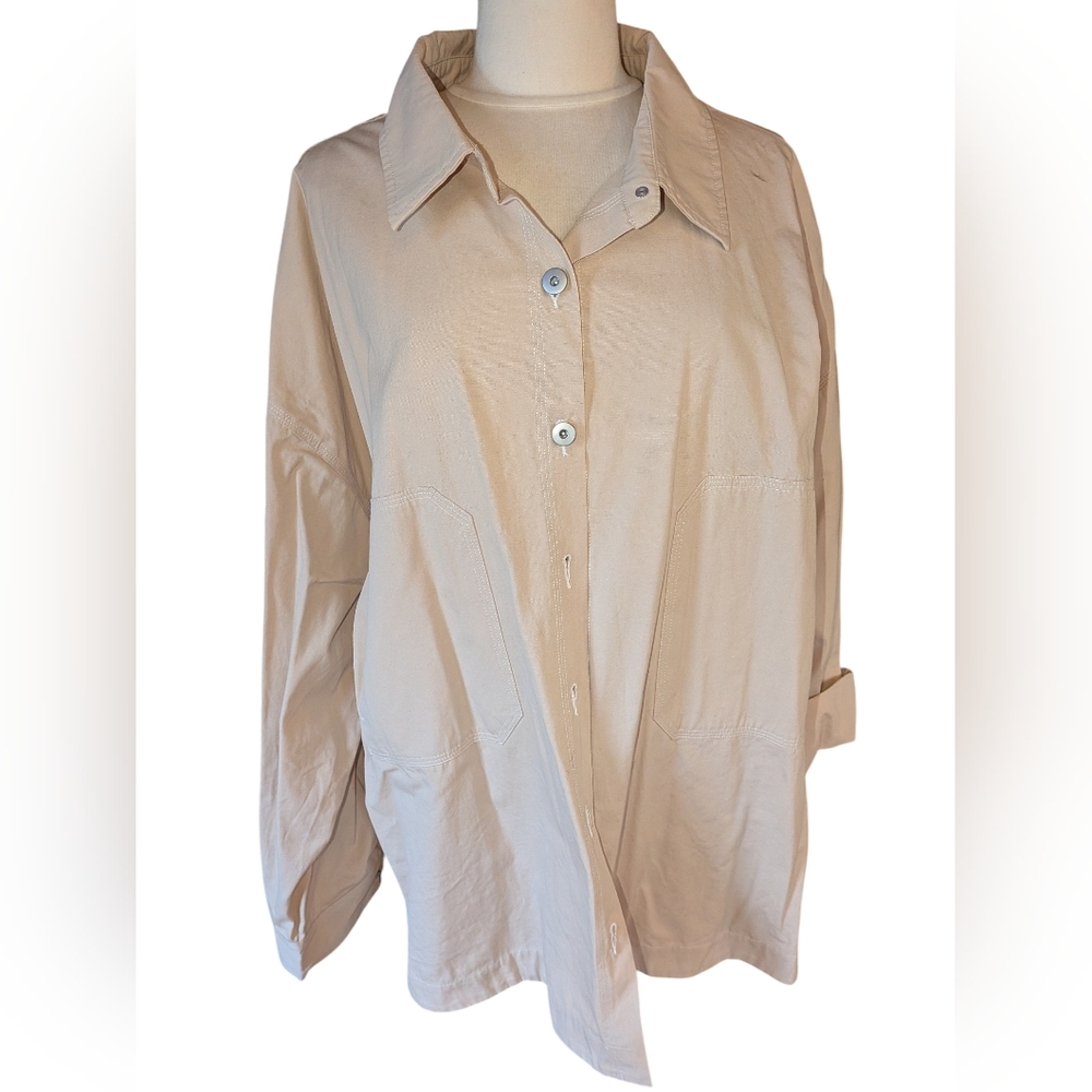 Forever 21 NWT Lightweight Tan Shacket Blouse With Pockets